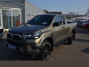 Senetle Arazi Aracı Almak: Toyota Hilux Invincible 4×4 Pikap